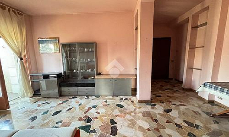 2 Locali A Saronno...