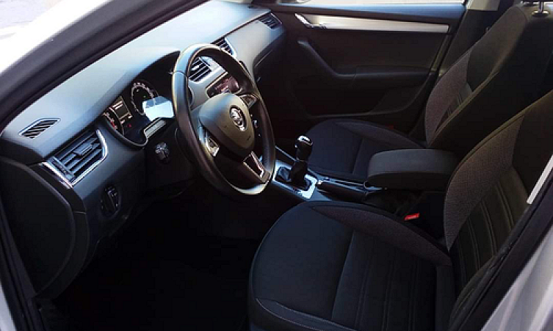 Skoda Octavia Sw 1.6...