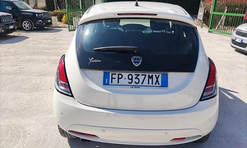 Lancia Ypsilon 1.2 6...