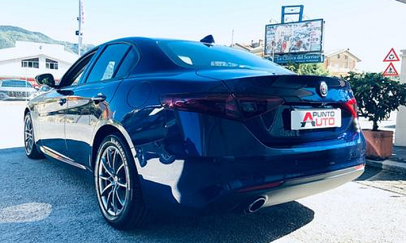 Alfa Romeo Giulia Re...