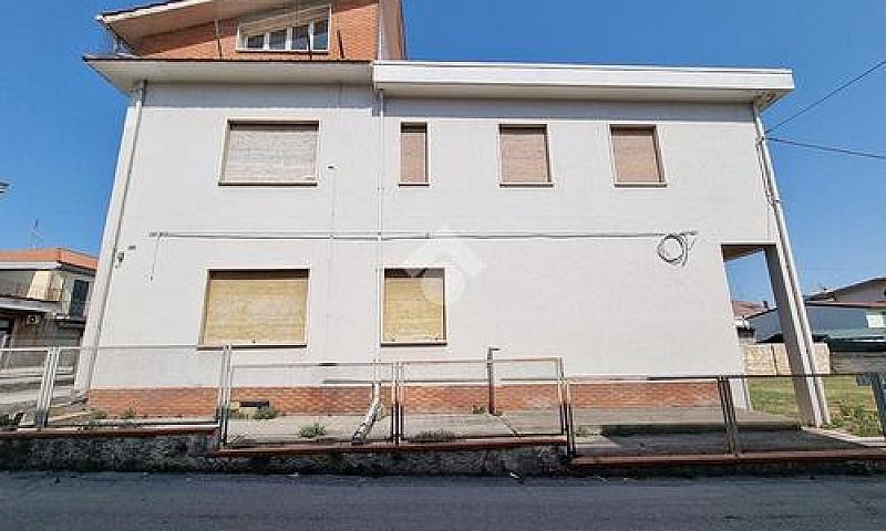 Palazzina A Castella...