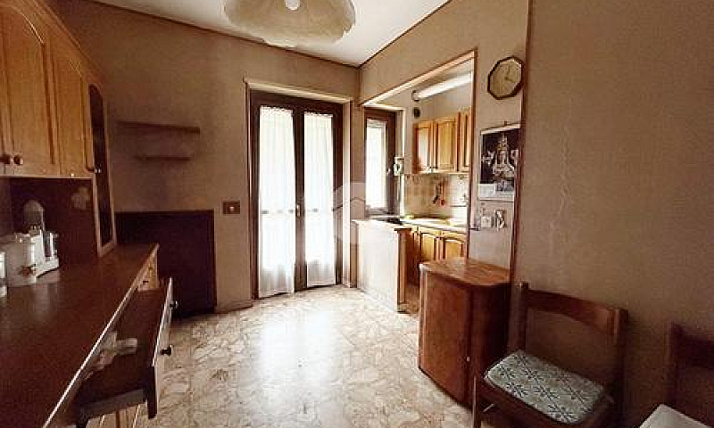 3 Locali A Ivrea...