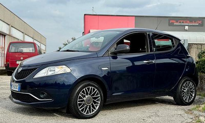 Lancia Ypsilon 1.2 6...