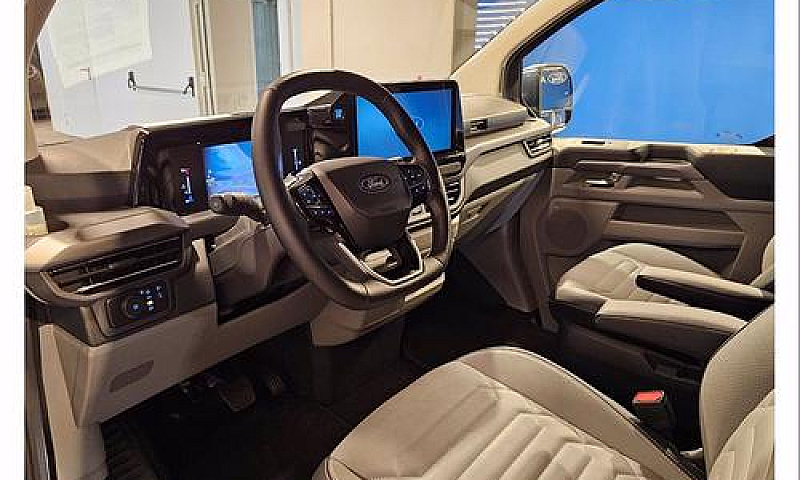 Ford Tourneo Custom...