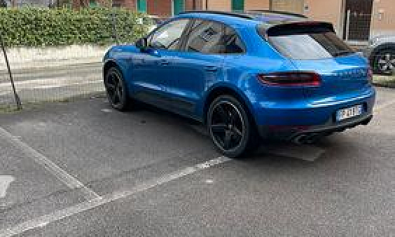 Porsche Macan...