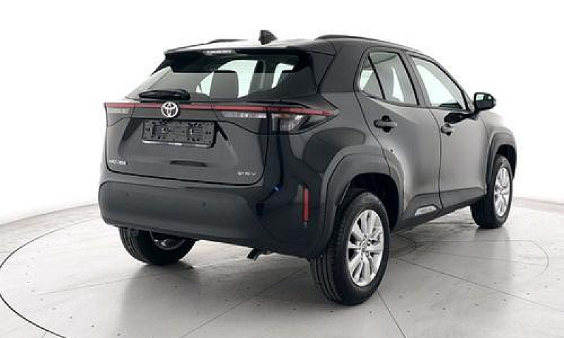 Toyota Yaris Cross 1...