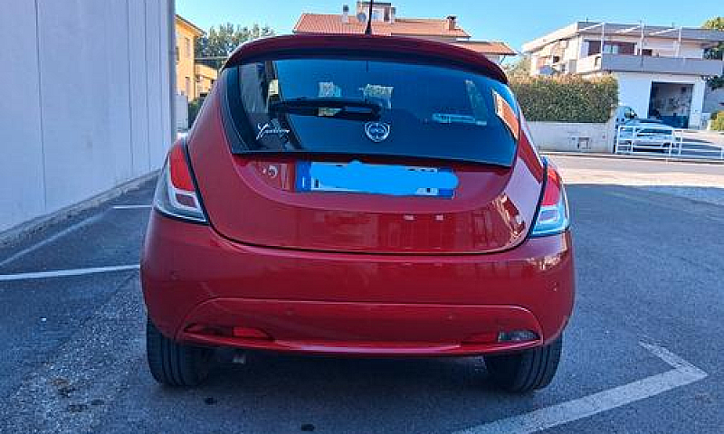Lancia Ypsilon 1.2 6...