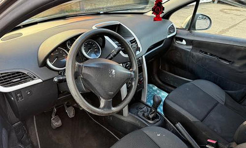Peugeot 207 1.4Gpl 7...