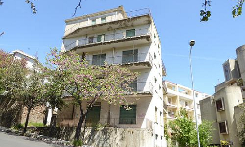 Intero Palazzetto Al...