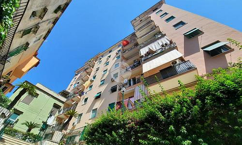 3 Locali A Napoli...