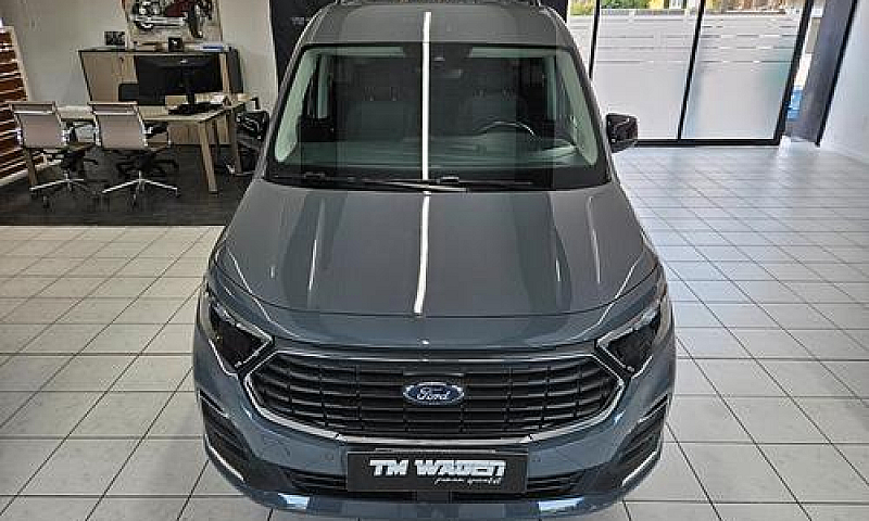 Ford Grand Tourneo C...