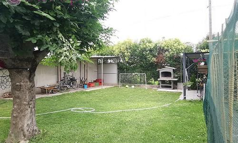 Porzione Di Bifamili...