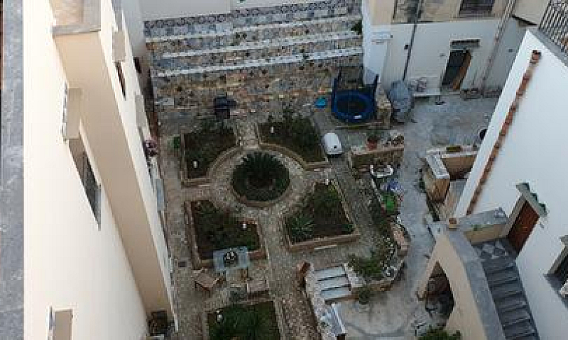 Attico Per Hotel Bou...