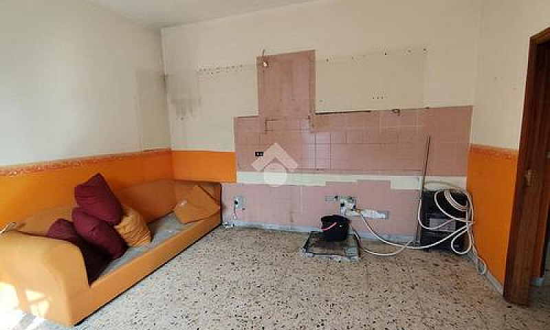 4 Locali A Pagani...