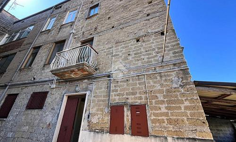 4 Locali A Fondi...