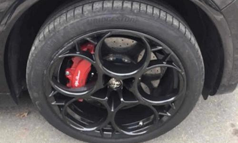 Alfa Romeo Stelvio 2...