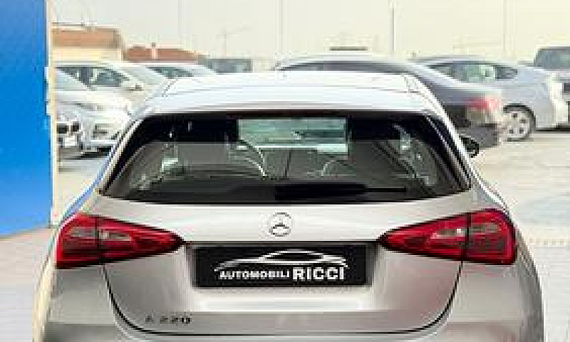 Mercedes-Benz A 220 ...