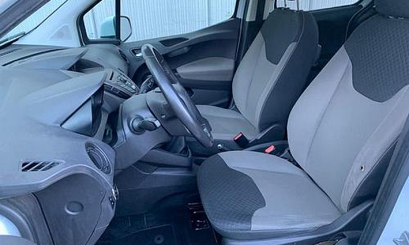 Ford Tourneo Courier...