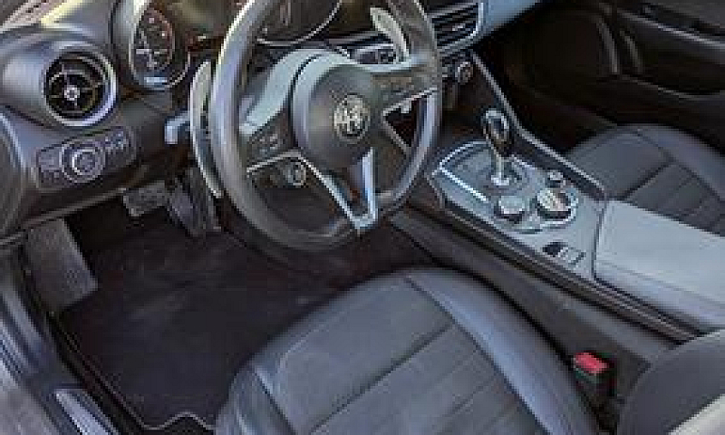 Alfa Romeo Giulia 2....
