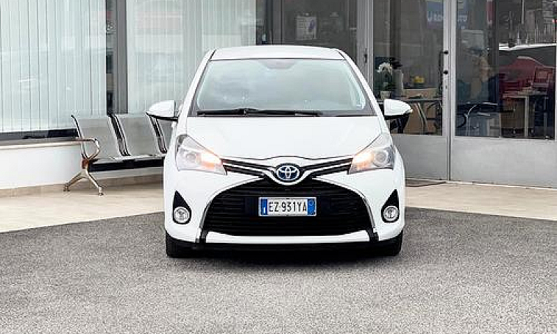 Toyota Yaris 1.5 Hyb...