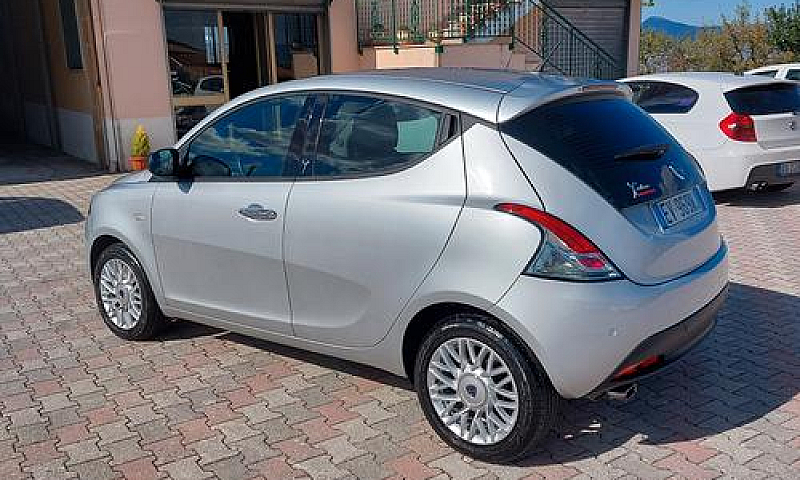 Lancia Ypsilon 1.3 M...