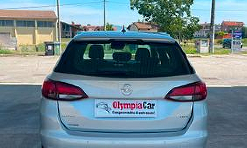 Opel Astra Sports To...