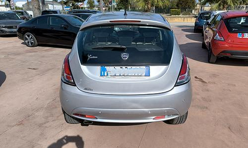 Lancia Ypsilon 1.3 M...