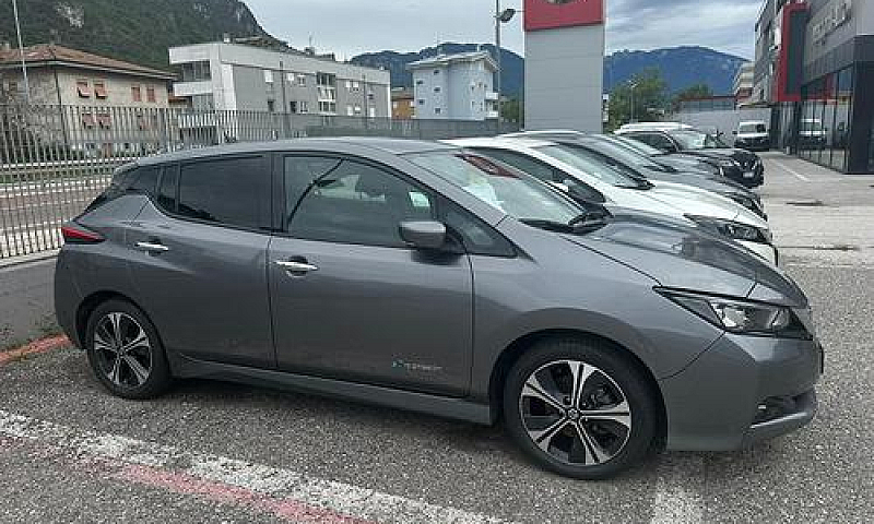 Vendo Nissan Leaf...