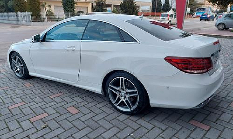Mercedes-Benz E 220C...