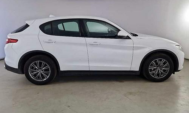 Alfa Romeo Stelvio 2...