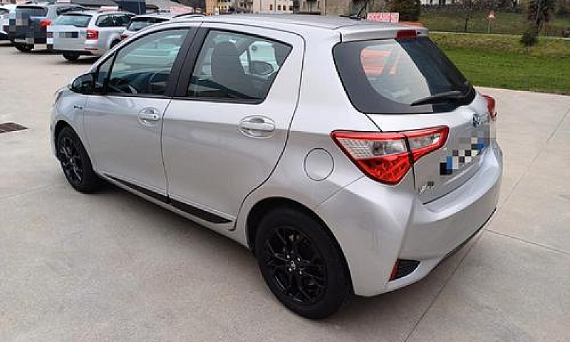 Toyota Yaris 1.5 Hyb...