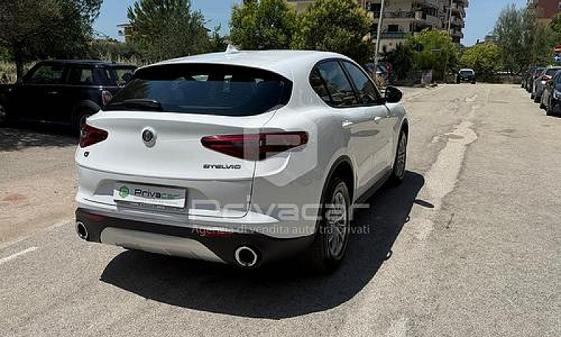 Alfa Romeo Stelvio 2...