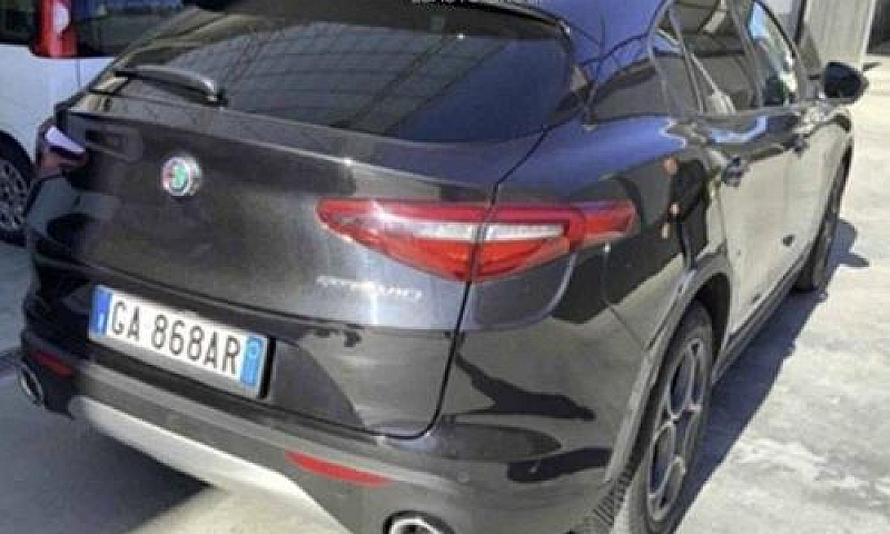Alfa Romeo Stelvio 2...