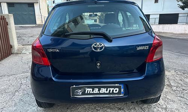 Toyota Yaris 1.0 5 P...