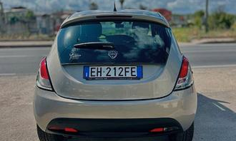 Lancia Ypsilon 1.2 6...