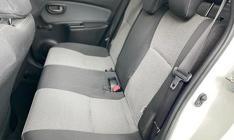Toyota Yaris 1.5 Hyb...