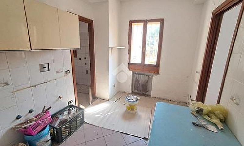 2 Locali A Castel Sa...