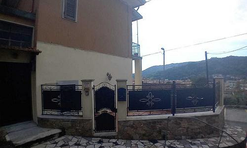 Porzione Di Casa A C...