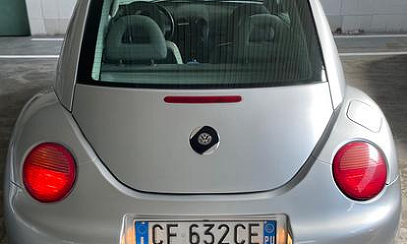 Volkswagen New Beetl...