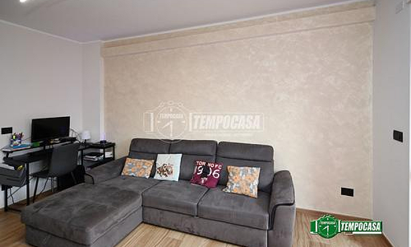 3 Locali In Via Salv...
