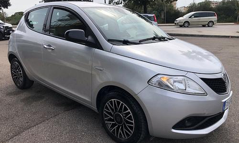 Lancia Ypsilon 1.2 6...