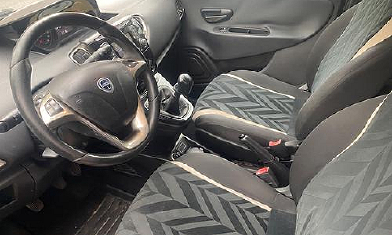 Lancia Ypsilon 1.2 6...