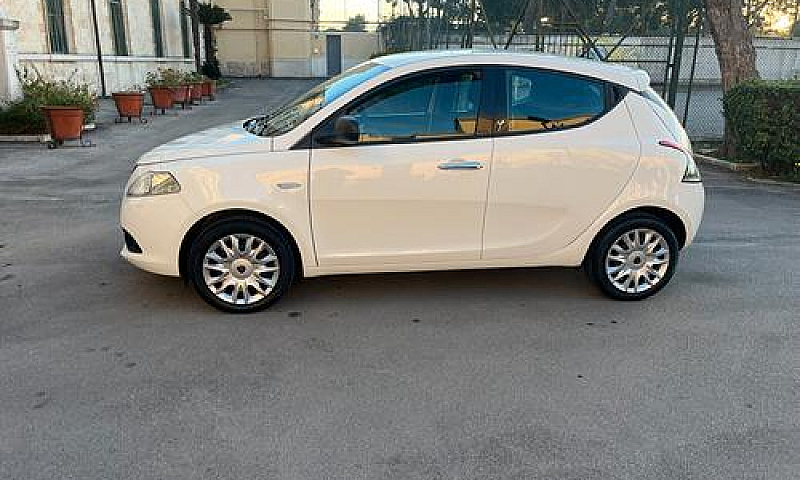 Lancia Ypsilon 1.2 6...
