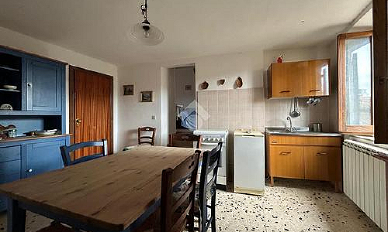 2 Locali A Montecchi...