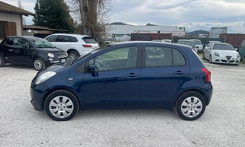 Toyota Yaris 1.0 5 P...