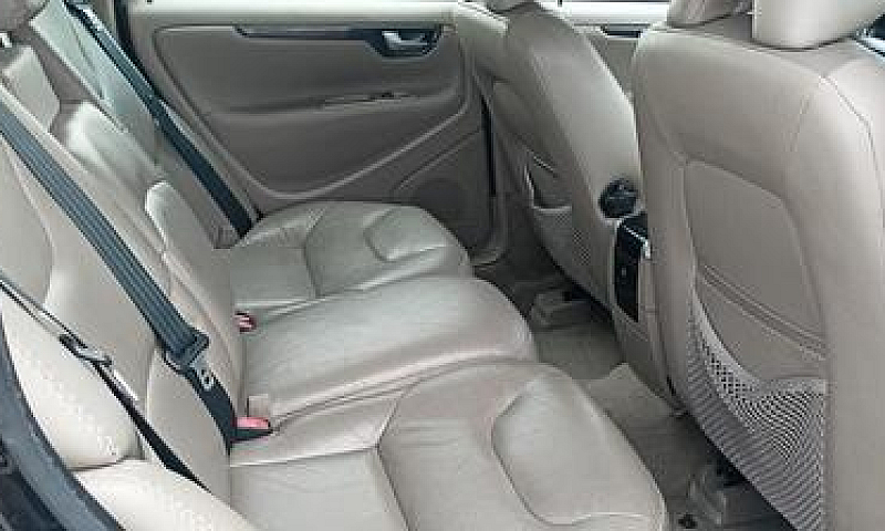 Volvo V70 2.4 D5 Awd...