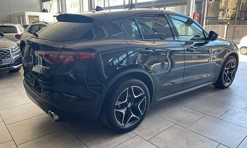 Alfa Romeo Stelvio 2...