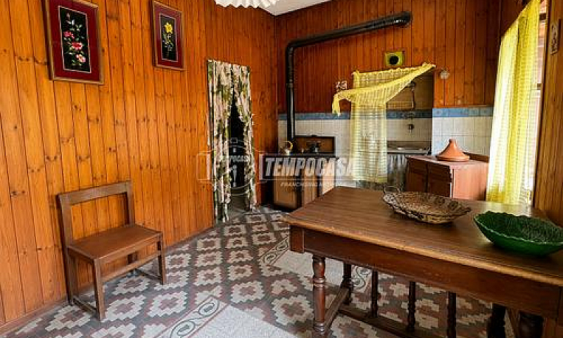 Porzione Di Casa Con...