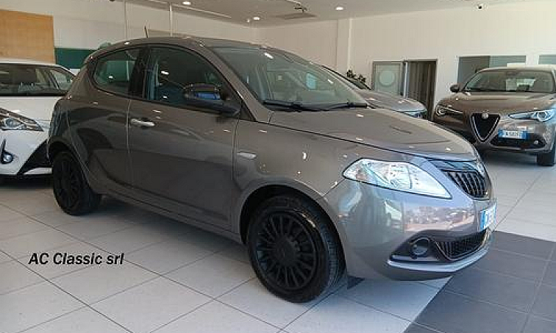 Lancia Ypsilon Hybri...