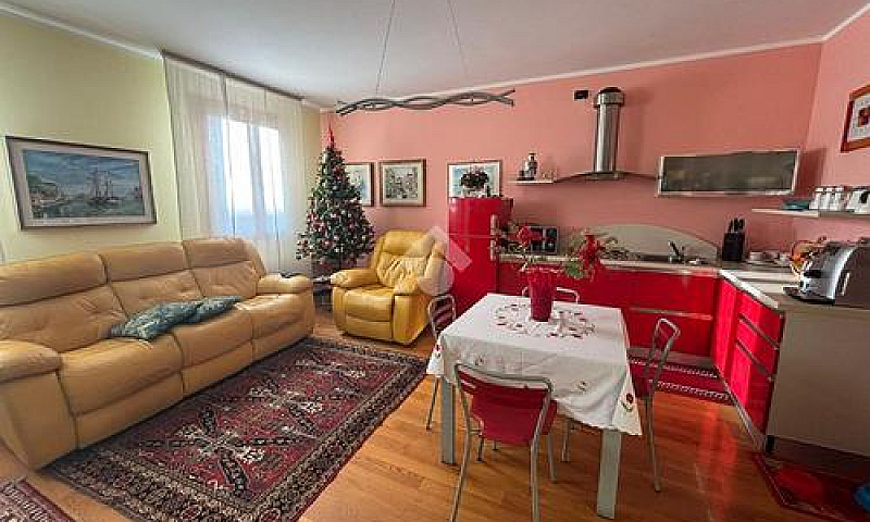 4 Locali A Montebell...
